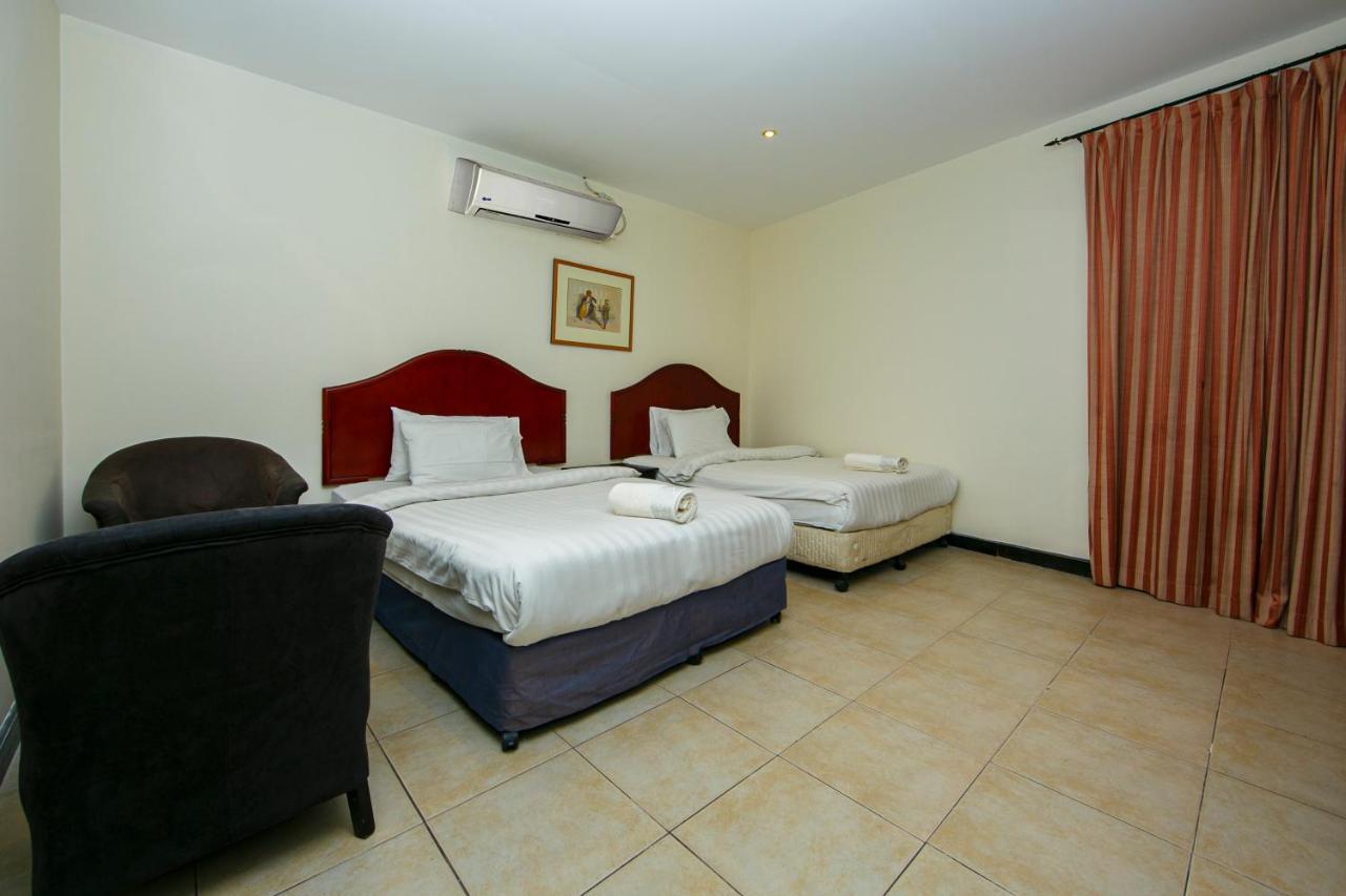 Bahrain Plaza Hotel Al-Manamah Bagian luar foto