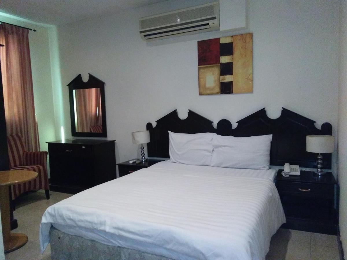 Bahrain Plaza Hotel Al-Manamah Bagian luar foto